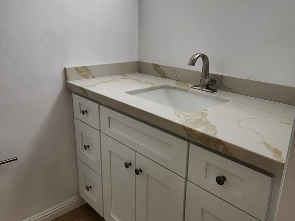 5th image of 11921 Kiowa Ave APT 4