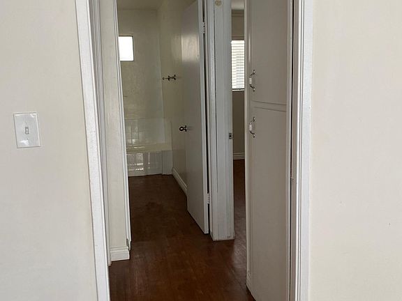 3rd image of 1030 N Orange Grove Ave #207