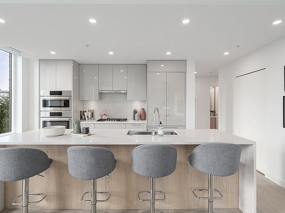3rd image of 5058 Cambie St #404