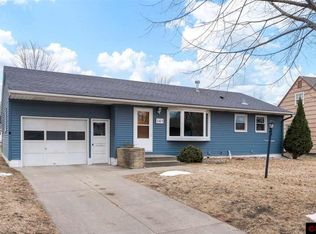 141 N Mayfair Dr, Mankato, MN 56001