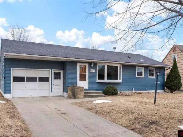 141 N Mayfair Dr, Mankato, MN 56001