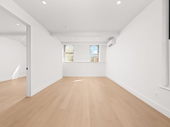 5th image of 110 Reade St APT 6