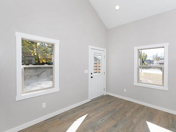 5th image of 327 N 22nd St