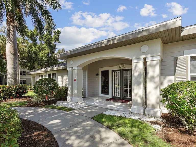 Grande Court Apartments at North Port — Photo 6