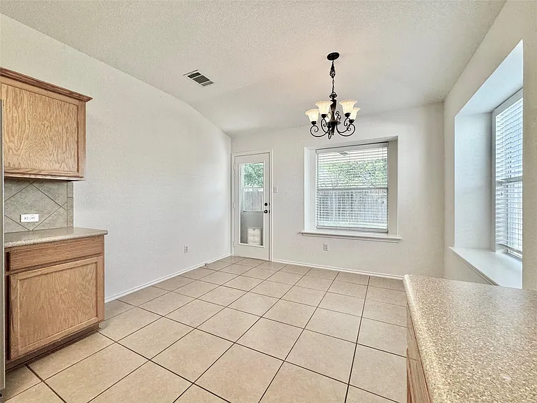 1015 Aiken Dr — Photo 15