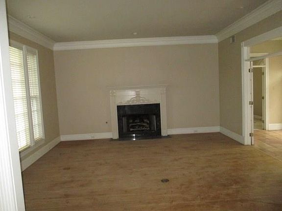 4th image of 102 Evangeline Dr