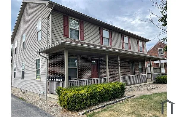 914 E Front St photo 1