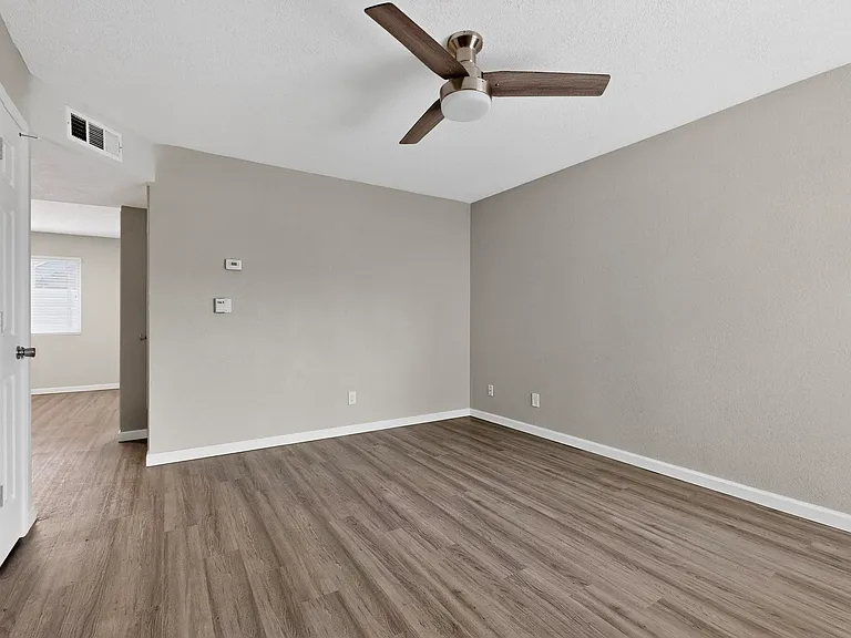 1812 Buena Vista Dr SE #4 — Photo 12