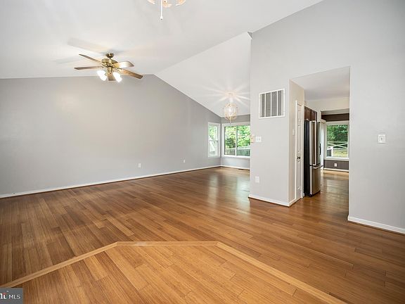 4th image of 27 Garfield St