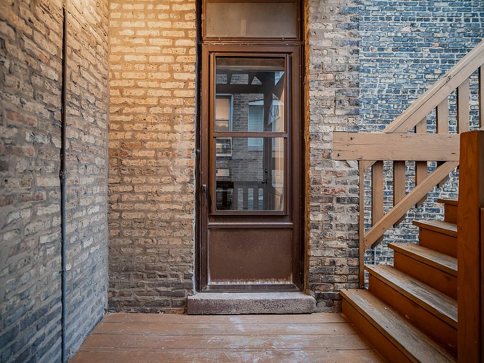 Unit S2 (709 Barry)