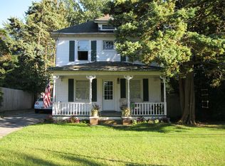 56 Park St, Blue Point, NY 11715