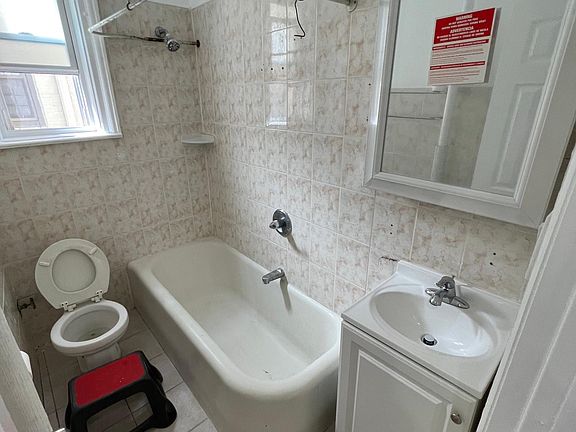 5th image of 1275 Noble Ave APT 1F