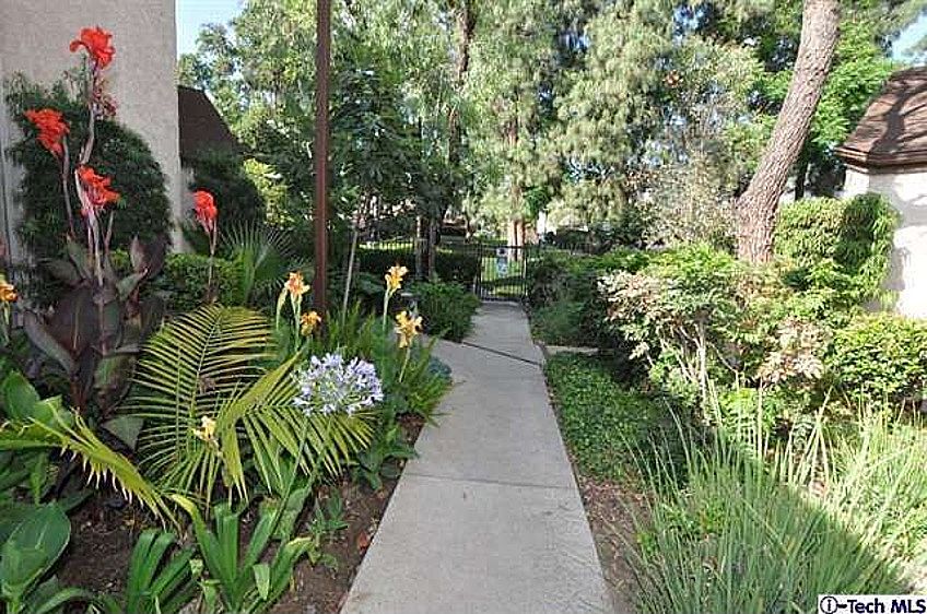 1st image of 904 S Canyon Blvd Unit D