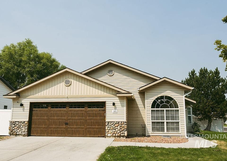 1st image of 562 Picabo Dr