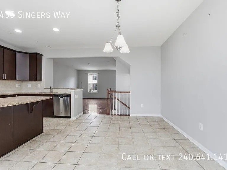 7435 Singers Way — Photo 4