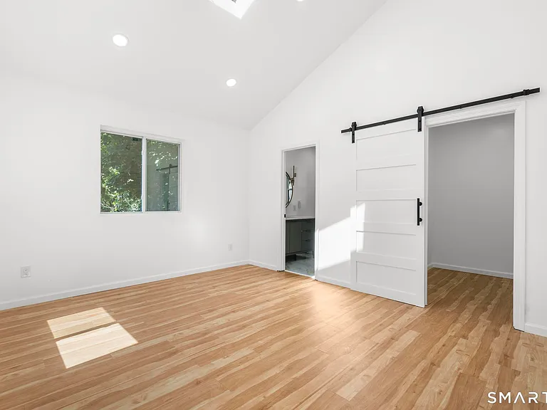 810 Brewster St — Photo 17