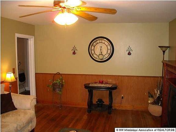 5th image of 112 Ward Ave
