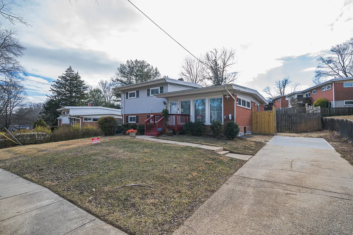 Building Photo - 2303 Pinneberg Ave