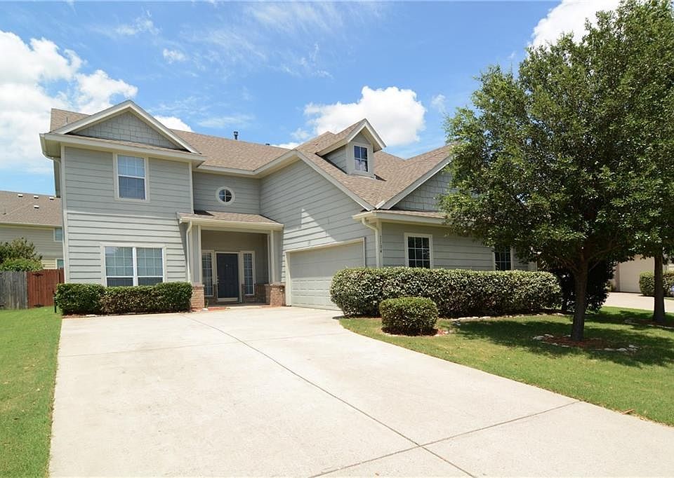 1st image of 1104 Lazy Ln