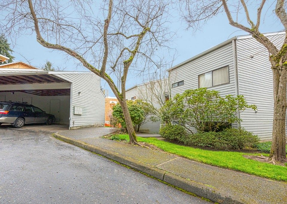 1st image of 11226 NE 68th St Unit 111