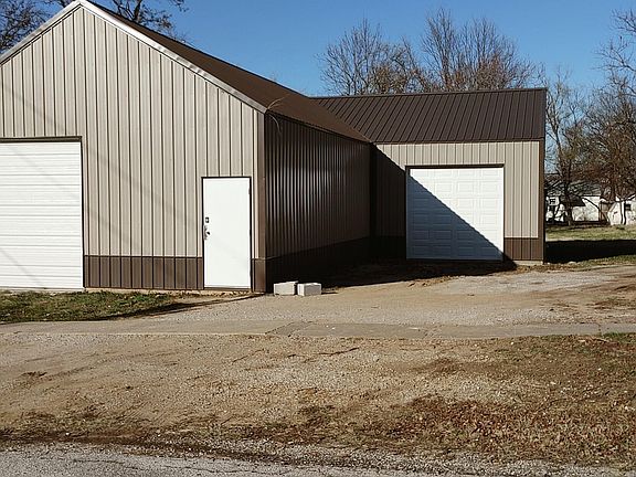 3rd image of 810 S Grand Ave