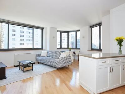 2000 Broadway APT 6K, New York, NY, 10023