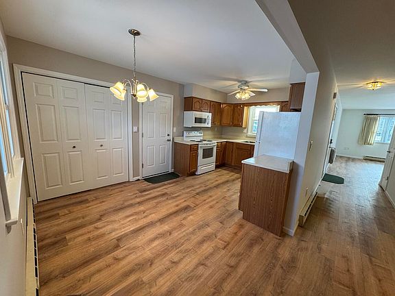 3rd image of 423 Harmony Dr