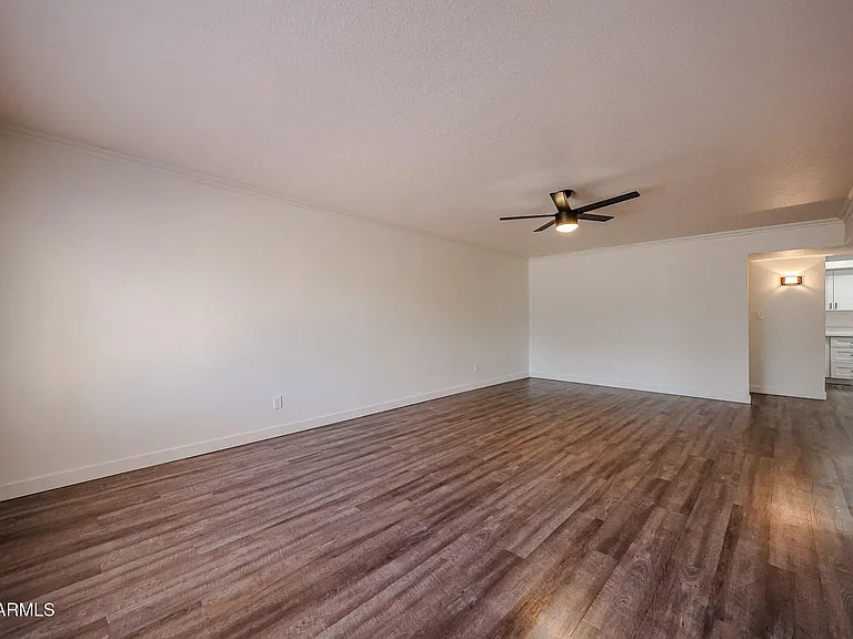 1803 W Maryland Ave — Photo 6