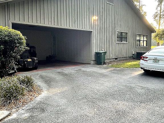 2nd image of 3323 Plantation Dr