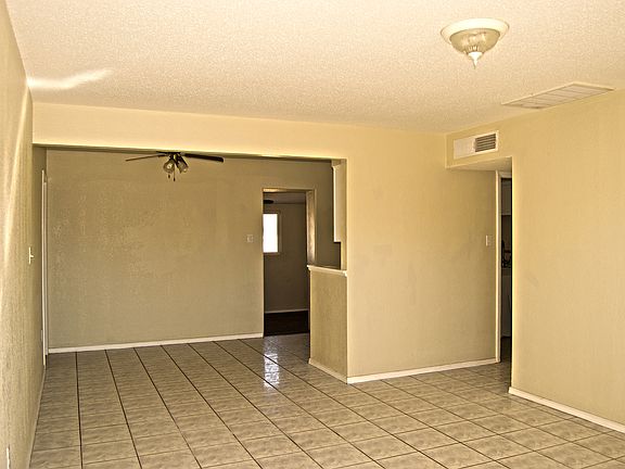 3rd image of 9621 Montwood Dr