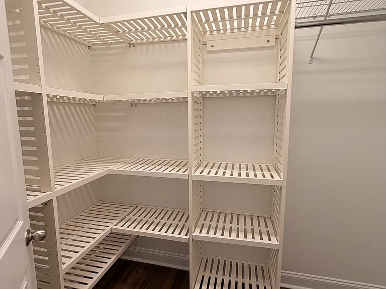 466 Carriage House Ln — Photo 15