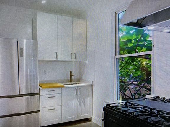 2nd image of 1452 Leland Ave APT 2
