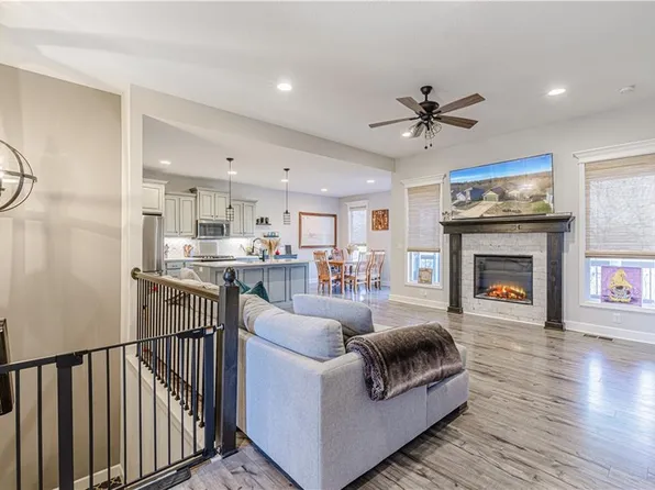 1506 SW Cross Creek Dr, Grain Valley, MO 64029