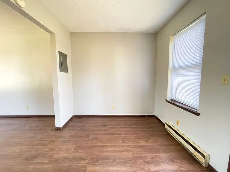 East Memorial Apartments — Photo 44