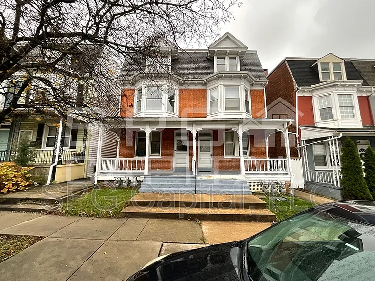 932 W Princess St — Photo 1