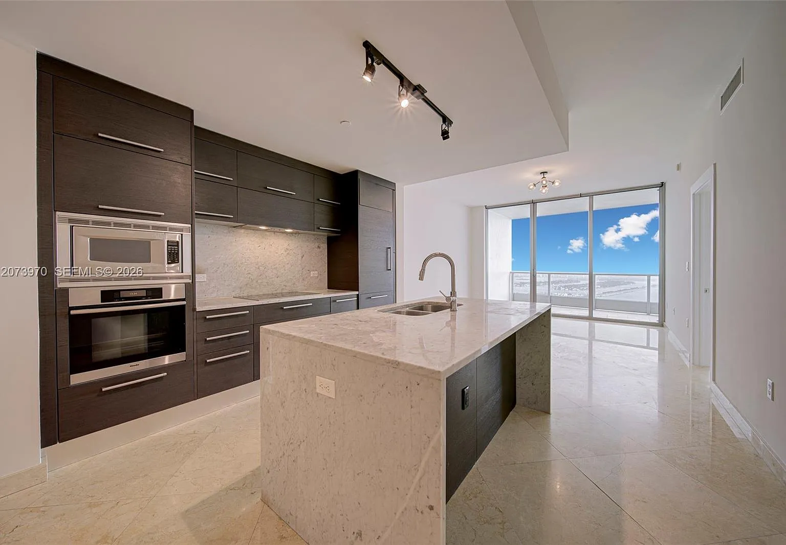 900 Biscayne Bay Condo — Photo 1