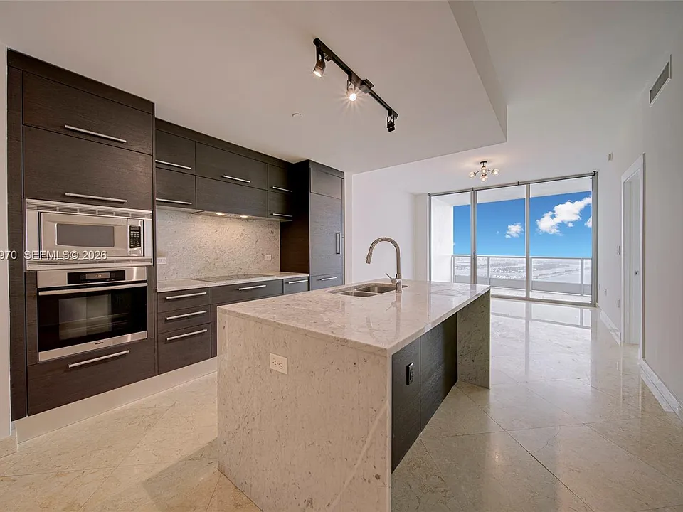 900 Biscayne Blvd #5203