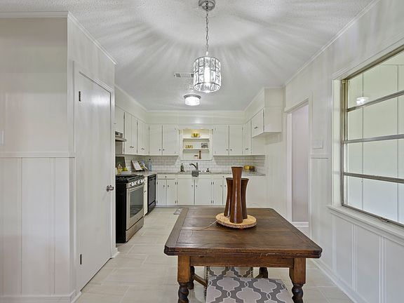 5th image of 2843 Alvin Ln