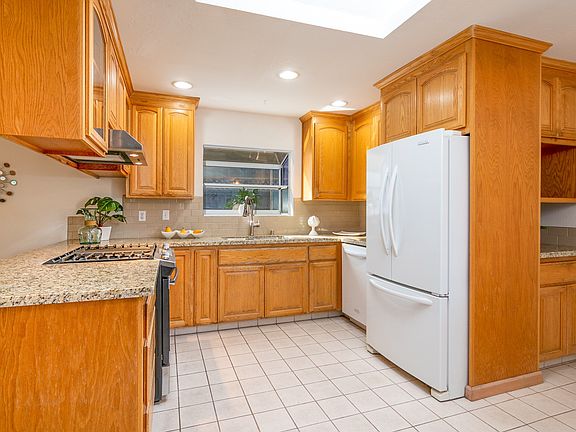 3rd image of 6285 Lillian Way