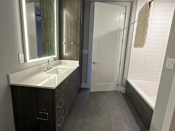 3rd image of 367 Jackson St #533