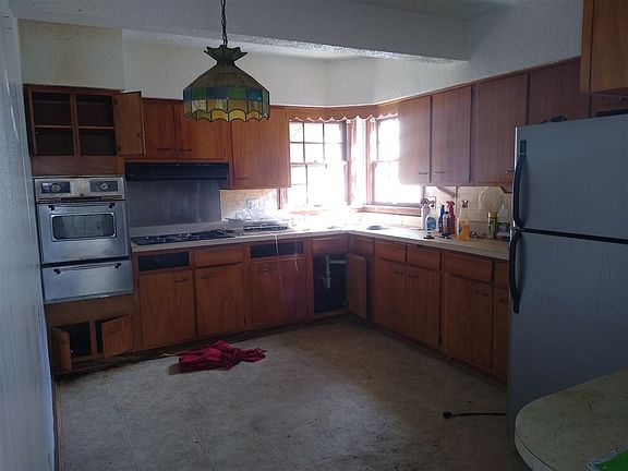 5th image of 1531 Evergreen St