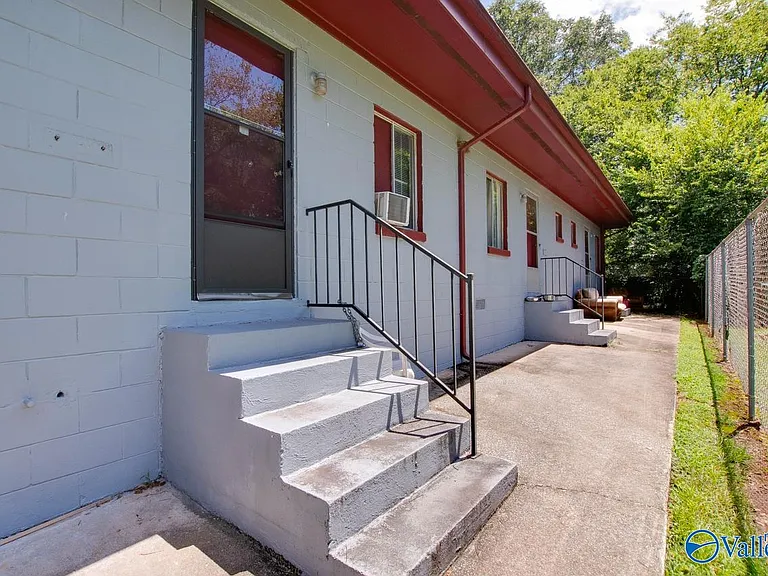 1328 Oshaughnessy Ave NE #B — Photo 27