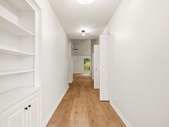 3rd image of 128 Ellis Ct