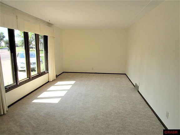 5th image of 324 Catalina Ct