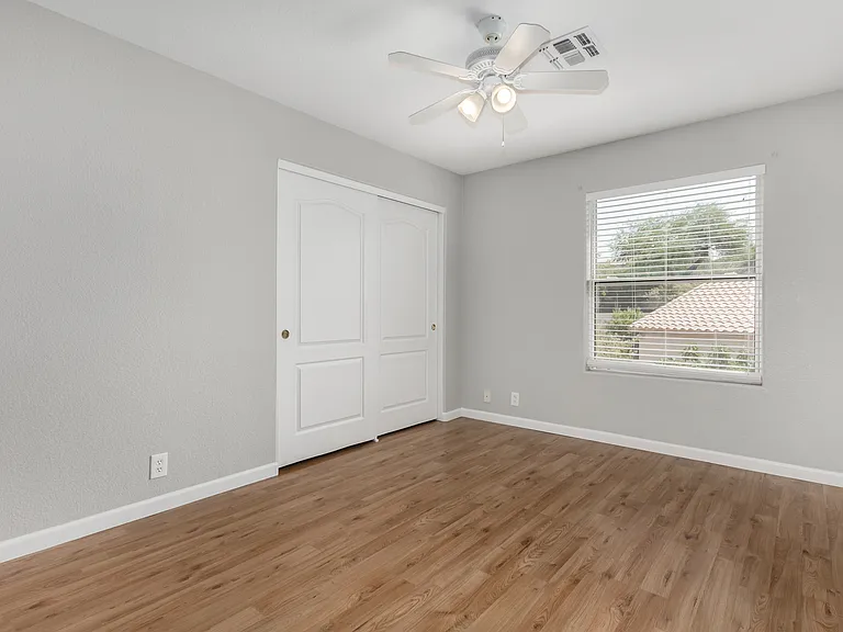 1320 E Charleston Ave — Photo 18