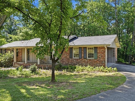 3rd image of 4845 Jennifer Ln