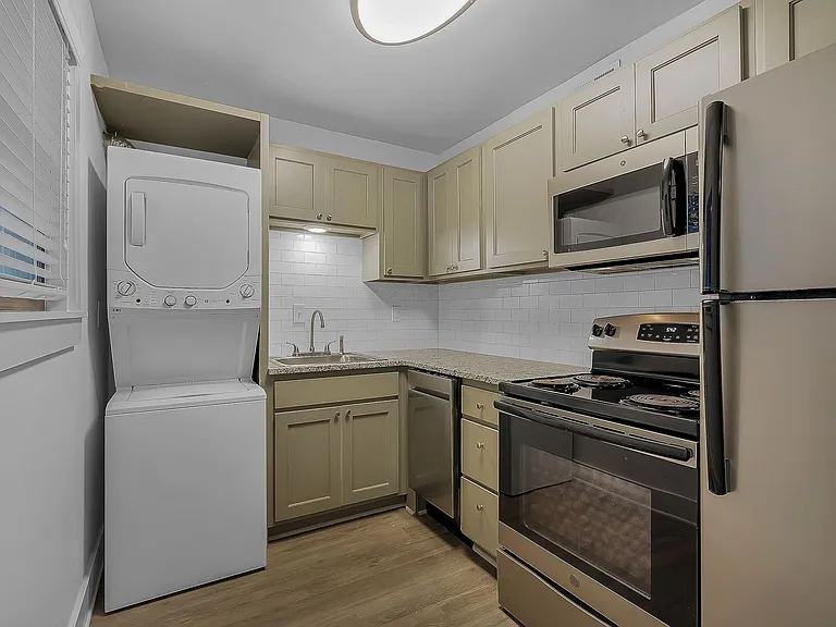 Greenview Apartments - Forest Park — Photo 12