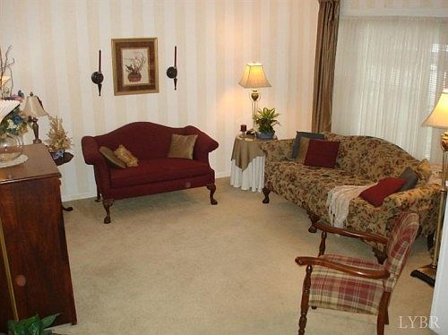 2nd image of 204 Woodberry Ln
