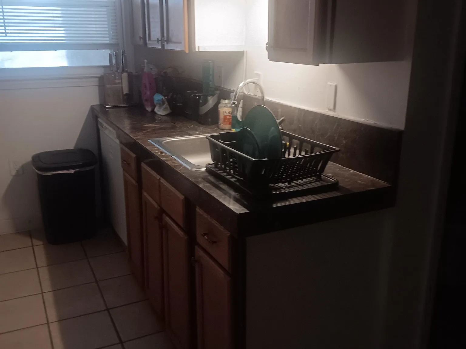 3 bed, 1.0 bath, 600 sqft, $910 — Photo 3