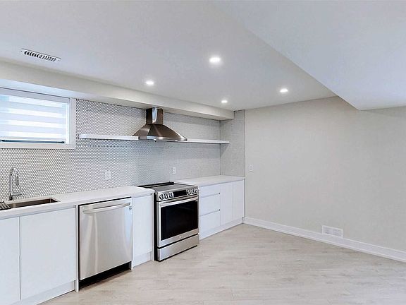 2nd image of 640 Lansdowne Dr